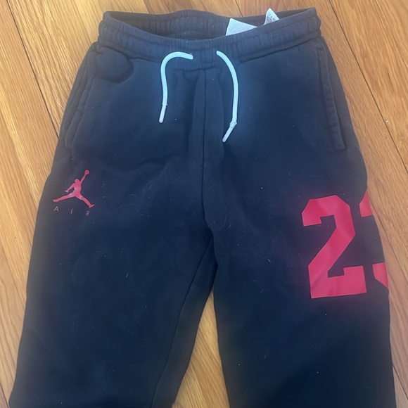 Jordan boys black and red sweatpants - Picture 2 of 4